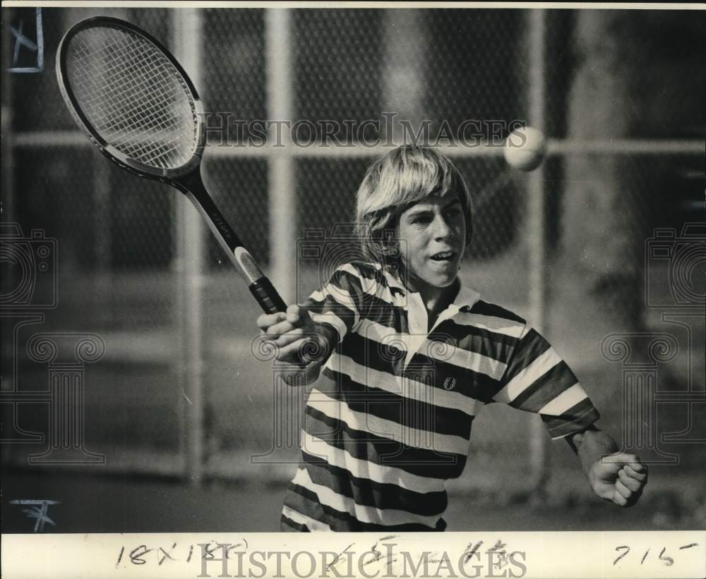 1977 Press Photo Tennis sensation, 13-year-old Tim Siegal of Metairie.- Historic Images