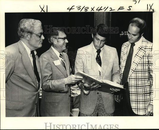 1978 Ole Miss staff prepares for Ole Miss Alumni Association meeting - Historic Images
