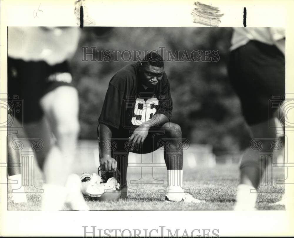 1989 Press Photo New Orleans Saints&#39; #96 Michael Simmons at football practice - Historic Images