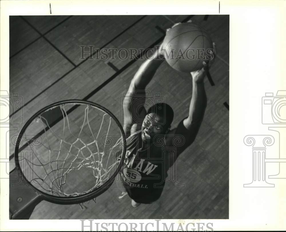 1990 Press Photo Archbishop Shaw High player Melvin Simon dunks ball into basket- Historic Images