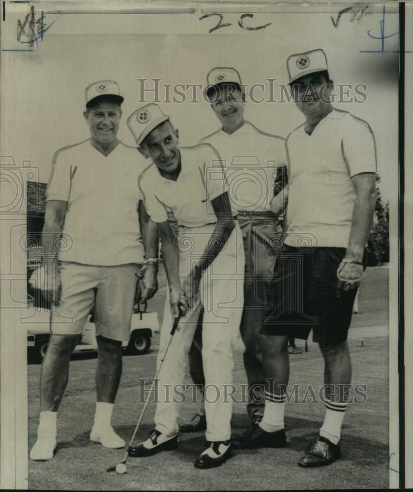 1967 Press Photo Representatives of football Bowl games play golf, Lake Martin- Historic Images