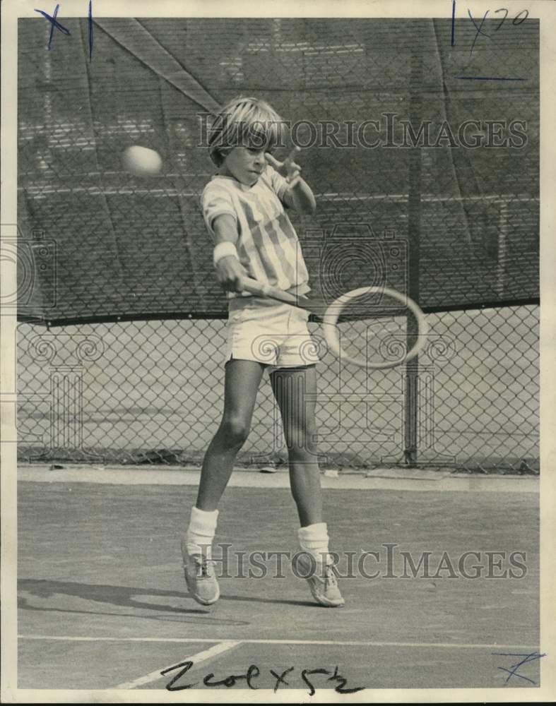 1974 Press Photo Timmy Siegel gestures during City Park tennis tournament - Historic Images