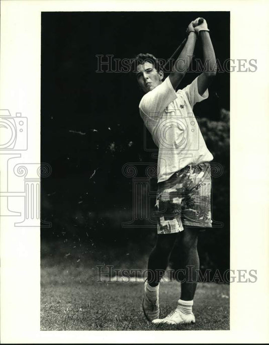 1986 Press Photo Chris Schuler hits tee shot at Audubon Park Golf Course hole 11- Historic Images