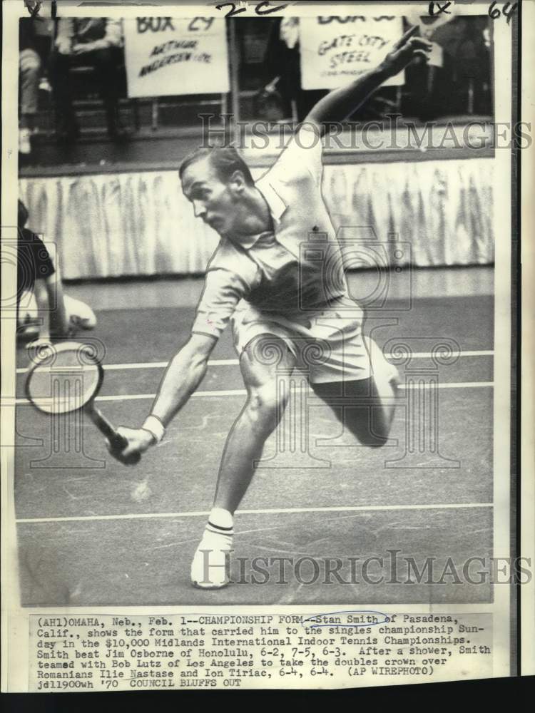 1970 Press Photo Stan Smith of Pasadena, California shows his tennis form.- Historic Images