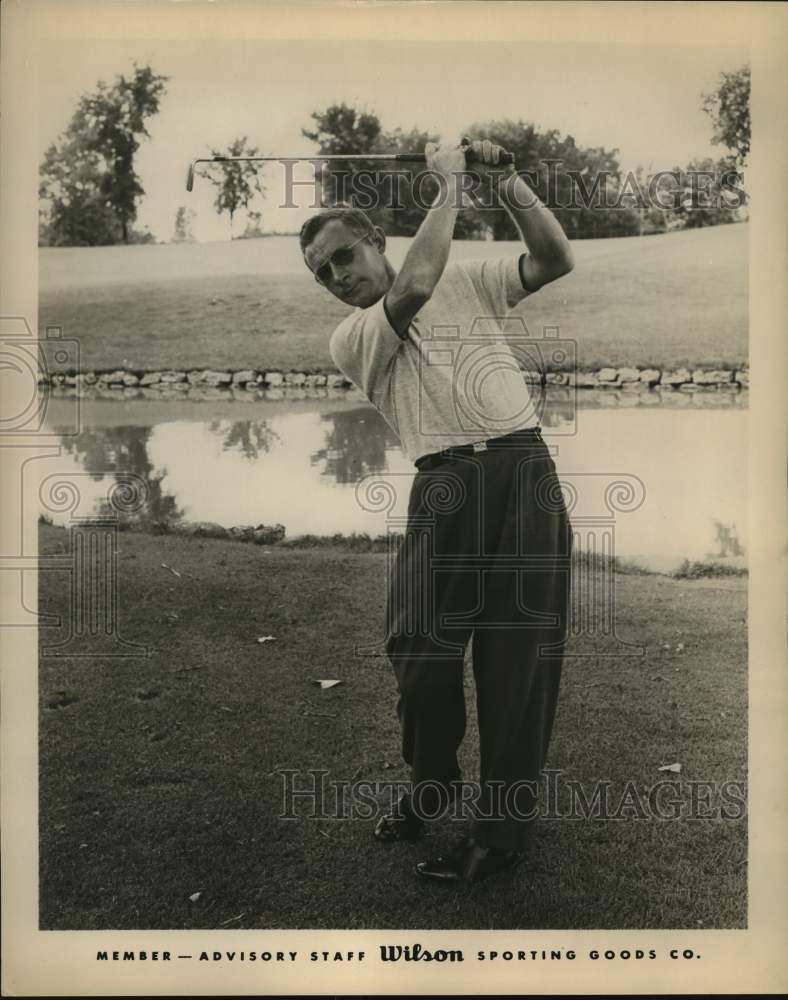 Press Photo Earl Stewart, Jr., member advisory staff Wilson Sporting Goods Co. - Historic Images