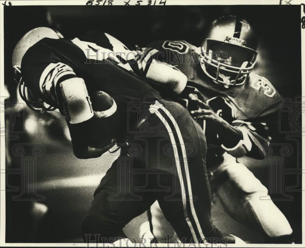 1982 Press Photo Easton Footballer Takes Down King&#39;s John Stevens, New Orleans- Historic Images