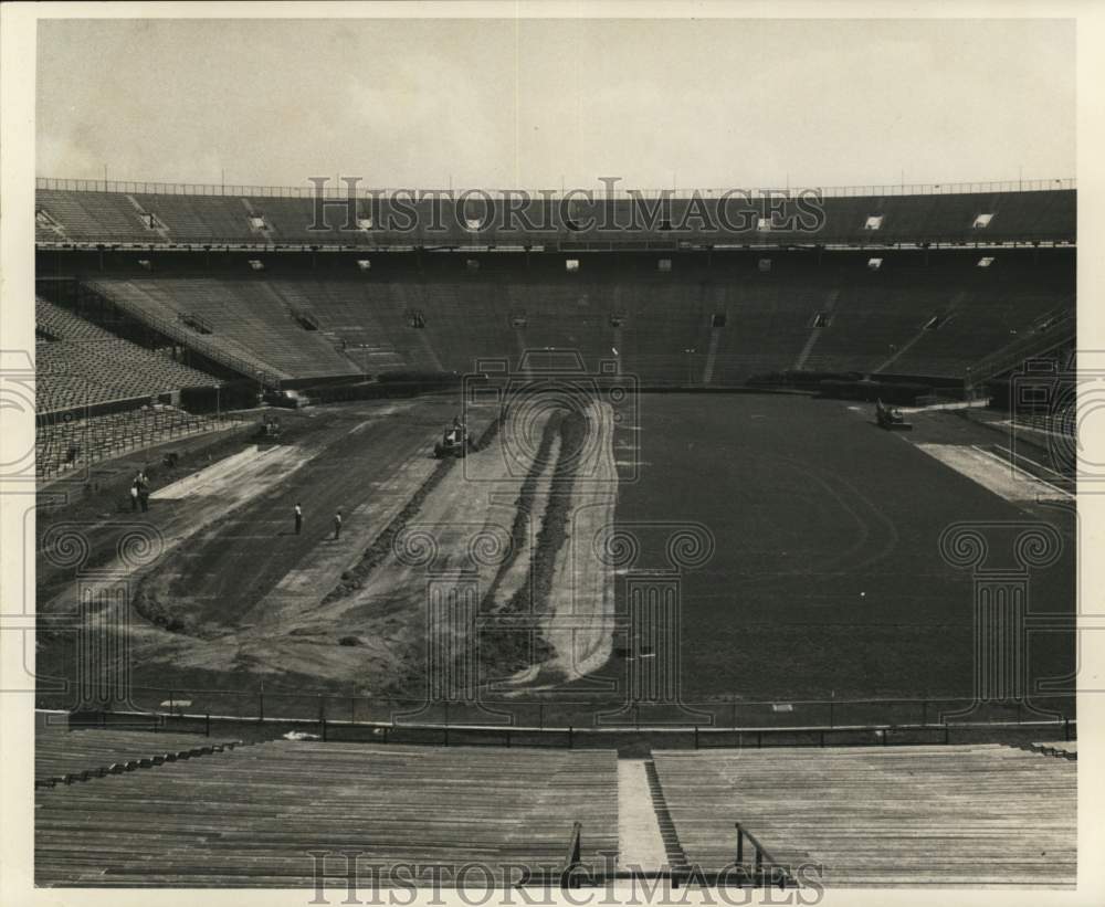 1971 Press Photo Work Begins at Tulane Football Stadium on Poly-Turf Project - Historic Images