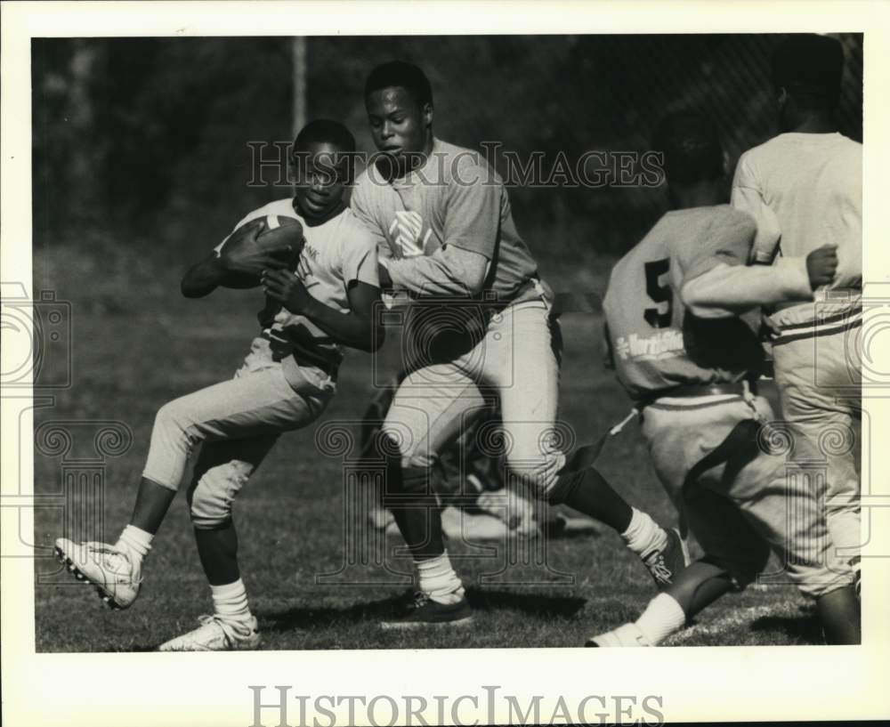 1990 Press Photo Slidell, West Bank Boys Club in Turkey Bowl Football Game - Historic Images