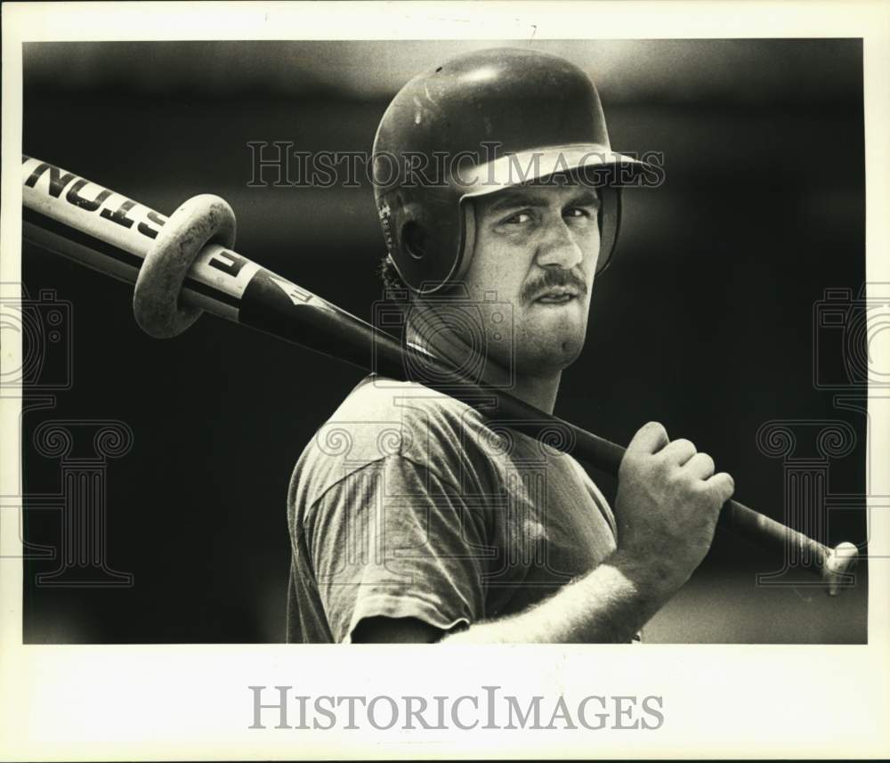 1984 Press Photo University of New Orleans catcher Cummings at practice Friday. - Historic Images