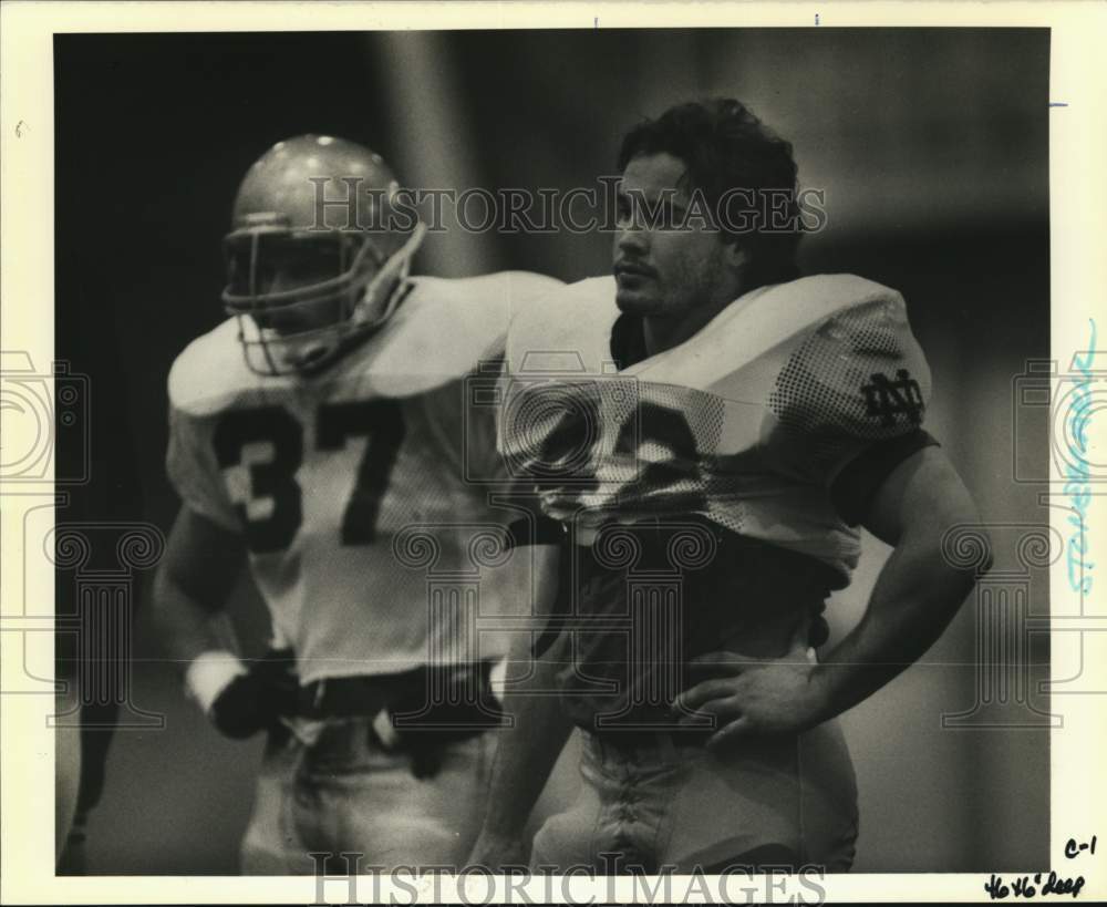 1990 Press Photo Former Notre Dame Football Linebacker Michael Stonebreaker - Historic Images