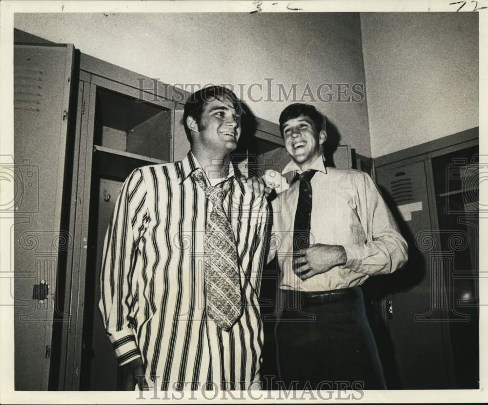 1970 Press Photo Tulane football players all smiles after beating Cincinnati.- Historic Images