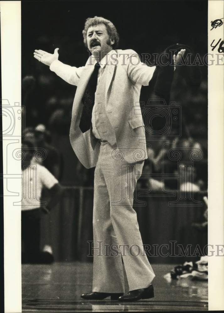 1981 Press Photo Wichita State Basketball Coach Gene Smithson, New Orleans - Historic Images