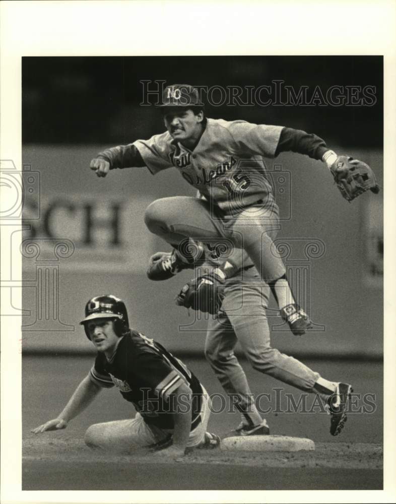 1987 Press Photo University of New Orleans Baseball Field Action - nos37118 - Historic Images