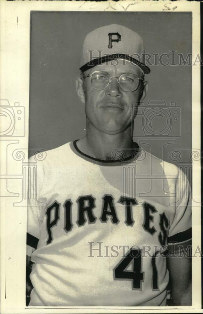 1974 Press Photo Former Pirates Baseball Manager Bill Virdon Now with Yankees - Historic Images