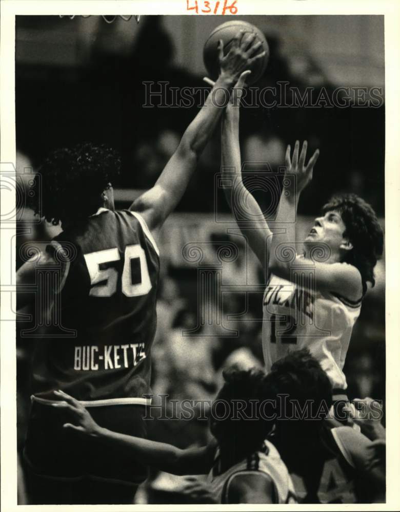 1987 Press Photo University of New Orleans Versus Tulane Basketball Action - Historic Images