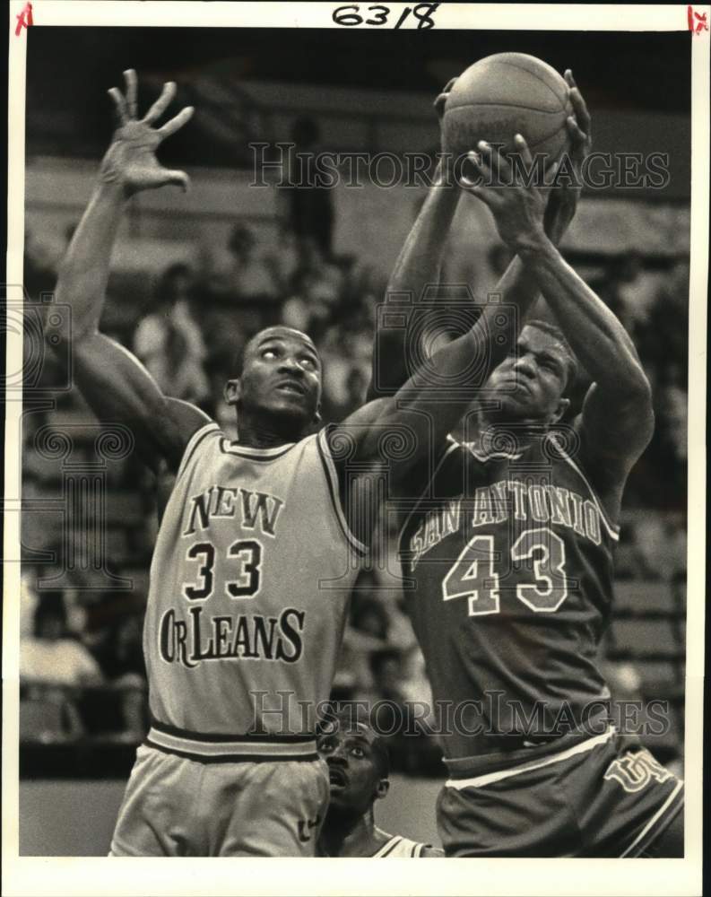 1986 Press Photo University of New Orleans/Texas-San Antonio Basketball Action - Historic Images