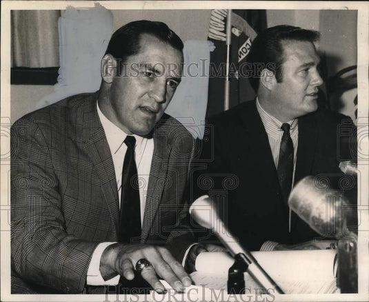 1968 Press Photo New Orleans Saints Football Player Jimmy Taylor in Conference - Historic Images