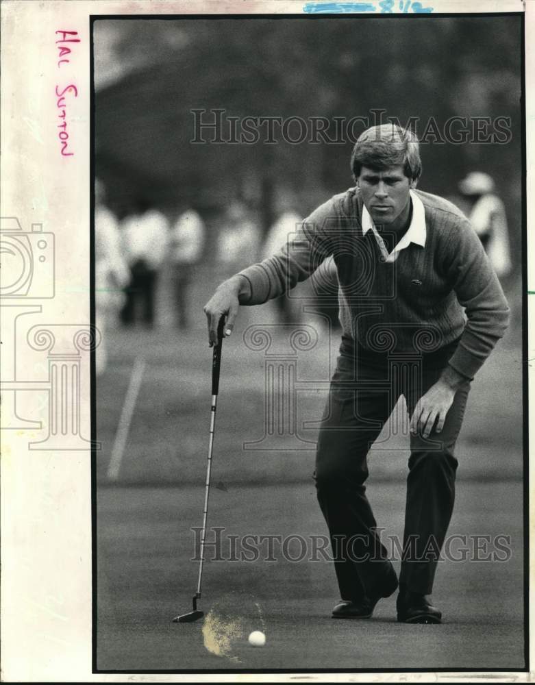 1983 Press Photo Golfer Hal Sutton lines up Putt during Pro-Am - Historic Images