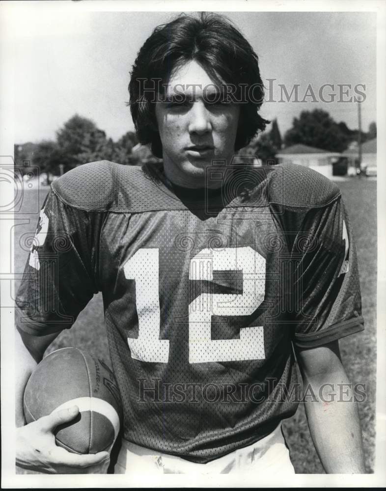 1977 Press Photo Curtis Patriots Football Player Chris Stropolo- Historic Images