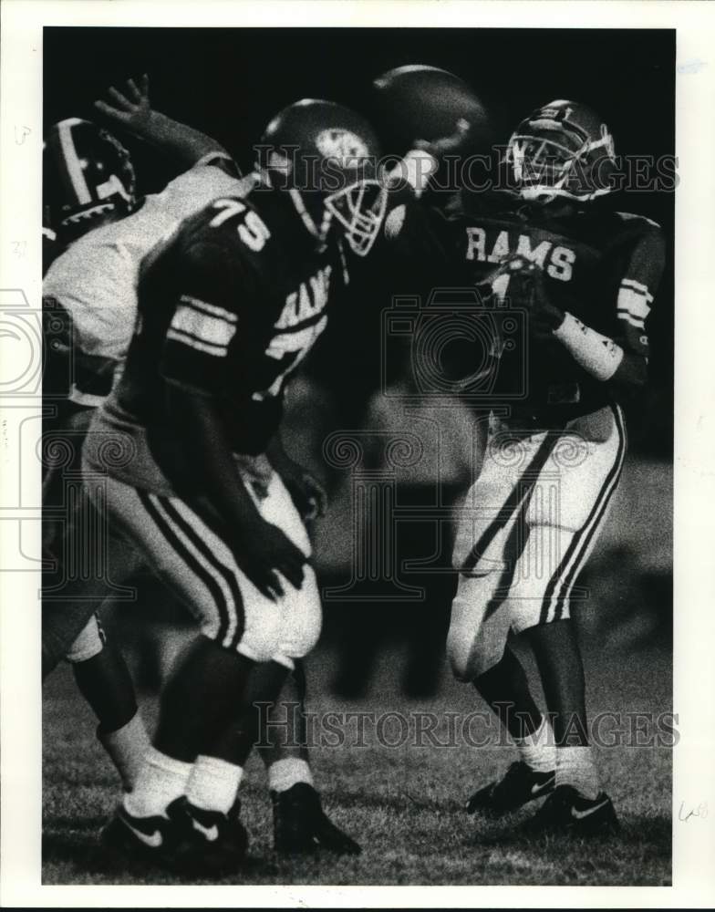 1990 Press Photo West St. John Quarterback Derek Savoie against University High - Historic Images