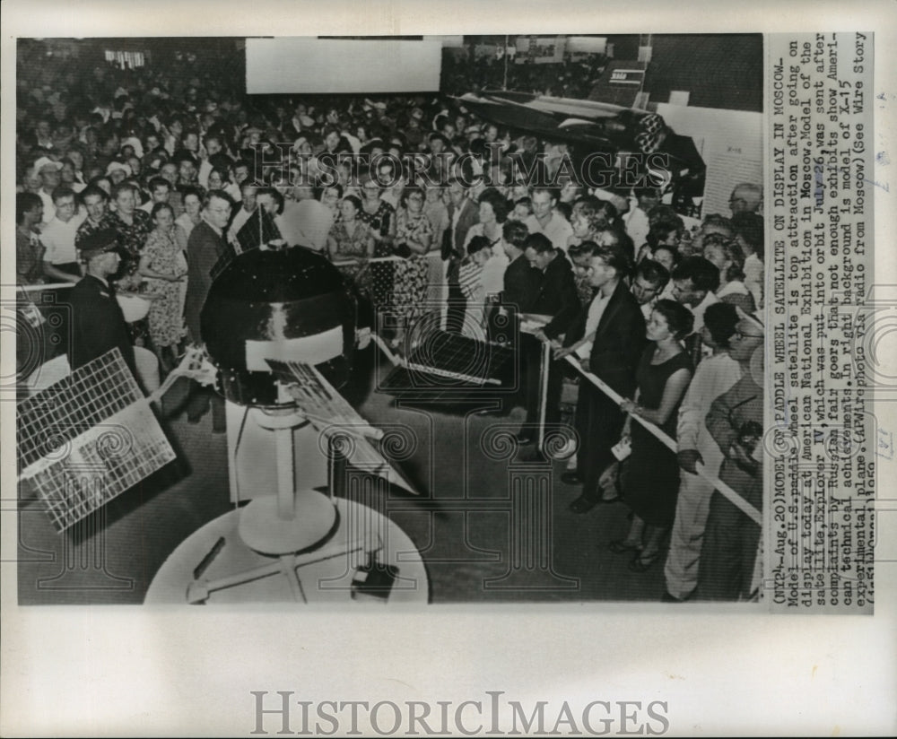 1959 Press Photo Model of US Paddle Wheel Satellite on display in Moscow, Russia- Historic Images