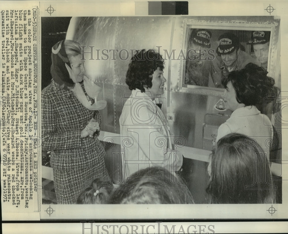 1971 Press Photo Wives of Apollo 14 Astronauts Welcome Husbands Home at Houston-Historic Images