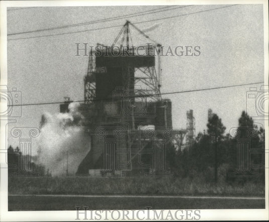 1978 Press Photo The Space Shuttle, with engines on, gets ready for blast off - Historic Images