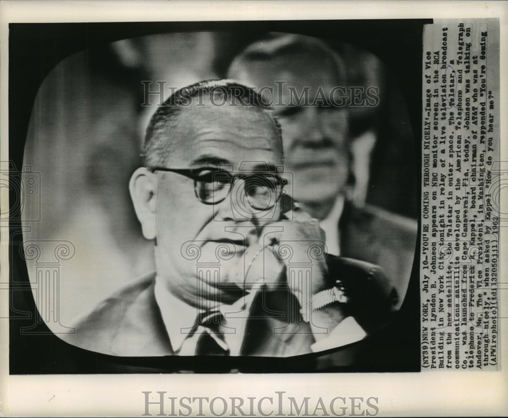 1962 Press Photo Vice President Lyndon B. Johnson in Relay of Live TV Broadcast - Historic Images