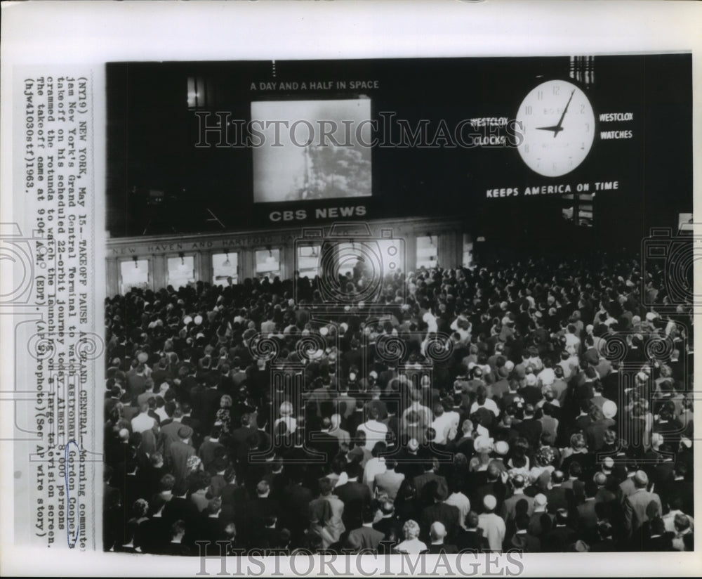 1963 Spectators Watch Astronaut Gordon Cooper Launch New York City - Historic Images