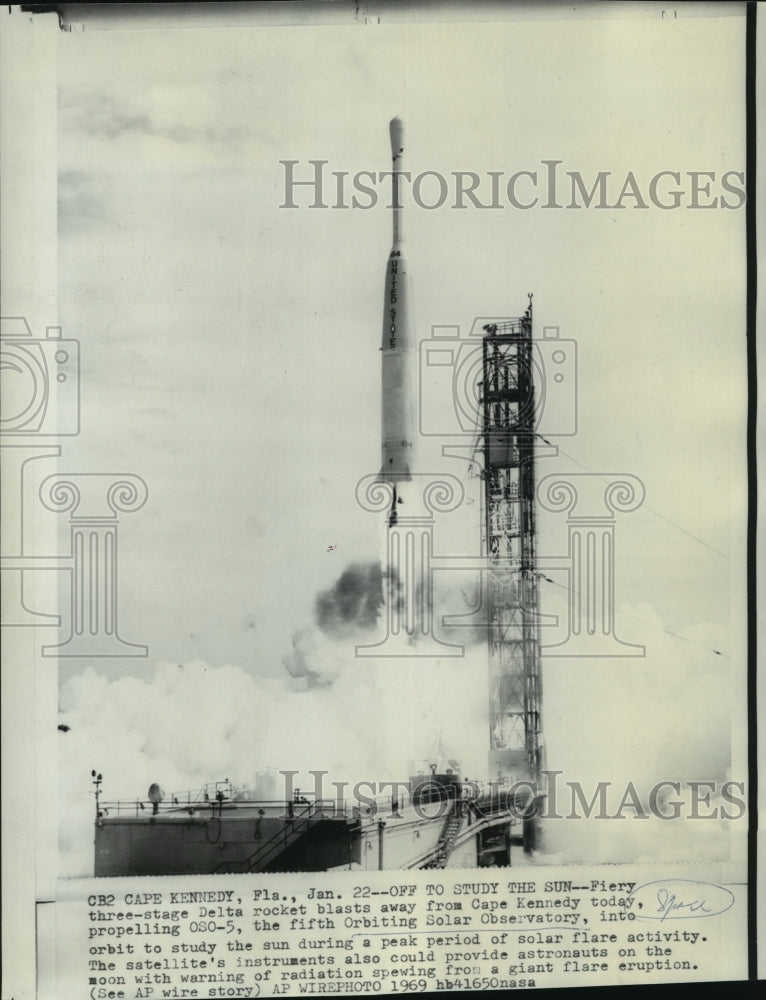 1969 Press Photo Delta Rocket Carrying Fifth Orbiting Solar Observatory-Historic Images