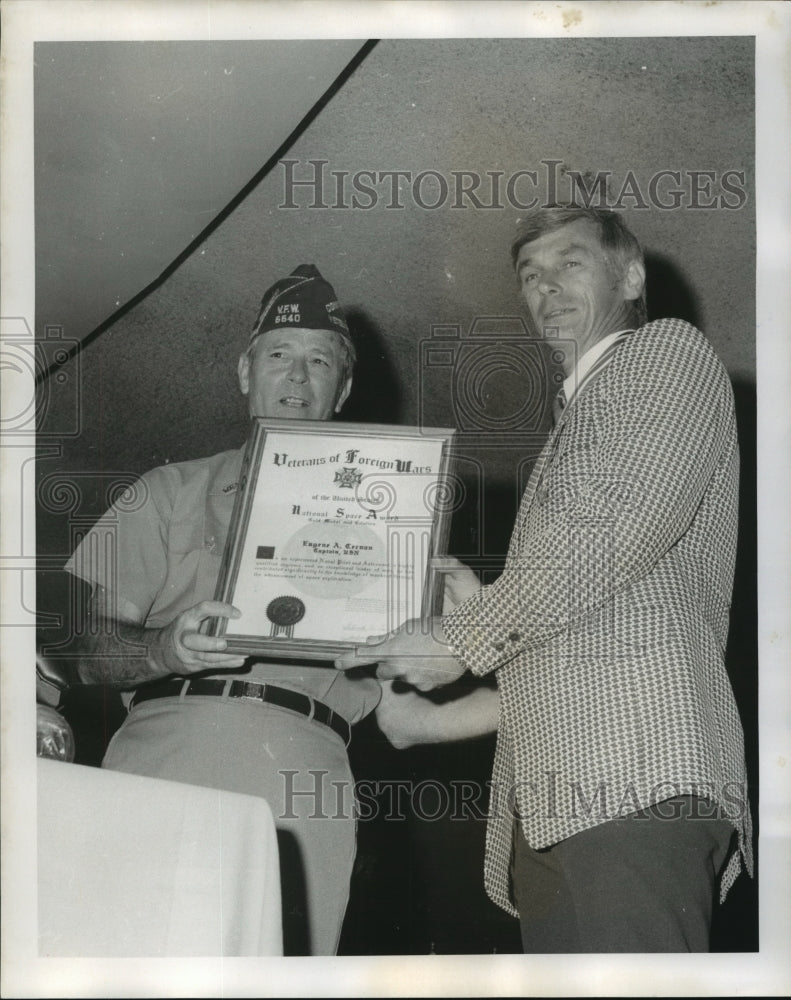 1973 Press Photo Astronaut Eugene Cernan Receiving VFW National Space Award-Historic Images