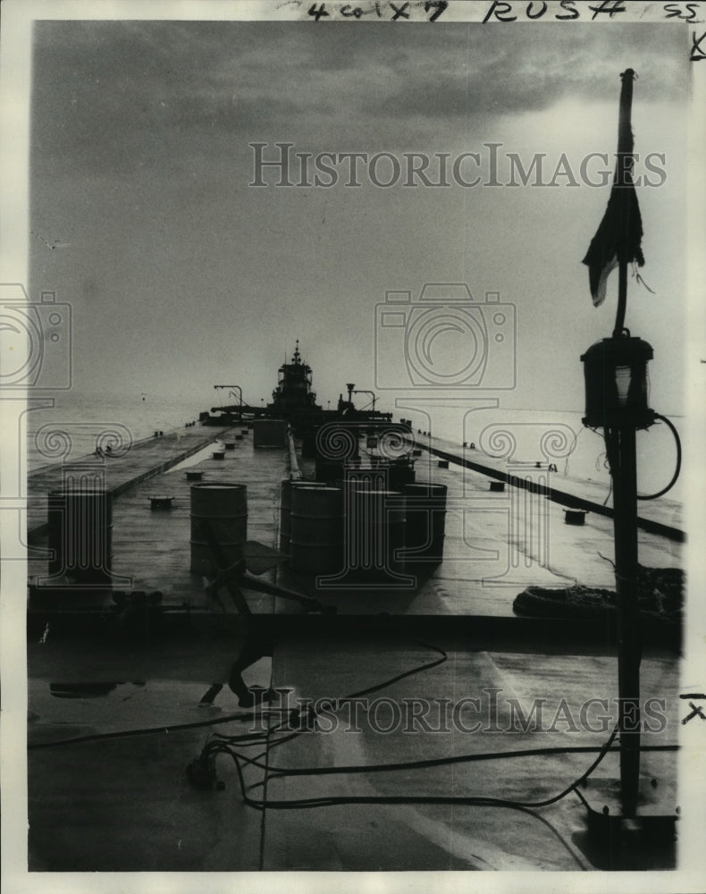 1975 Press Photo Towboat Angelena B pushes her load in the Mississippi Sound - Historic Images