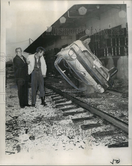 1968 Press Photo Automobile Accident at Esplanade Wharf Longshoremen's Strike-Historic Images