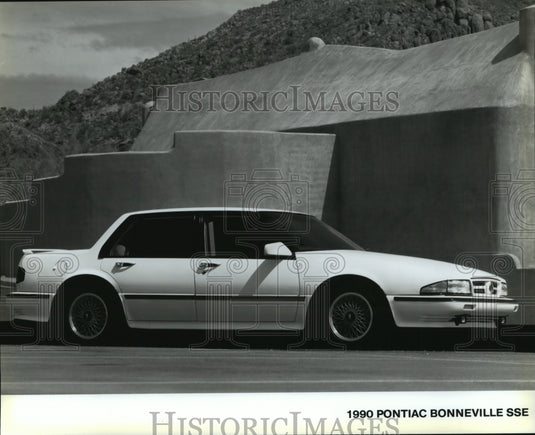 1989 Press Photo 1990 Pontiac Bonneville SSE Side View - not00219-Historic Images