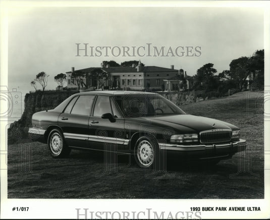 1993 Press Photo 1993 Buick Park Avenue Ultra Sedan - not00407-Historic Images