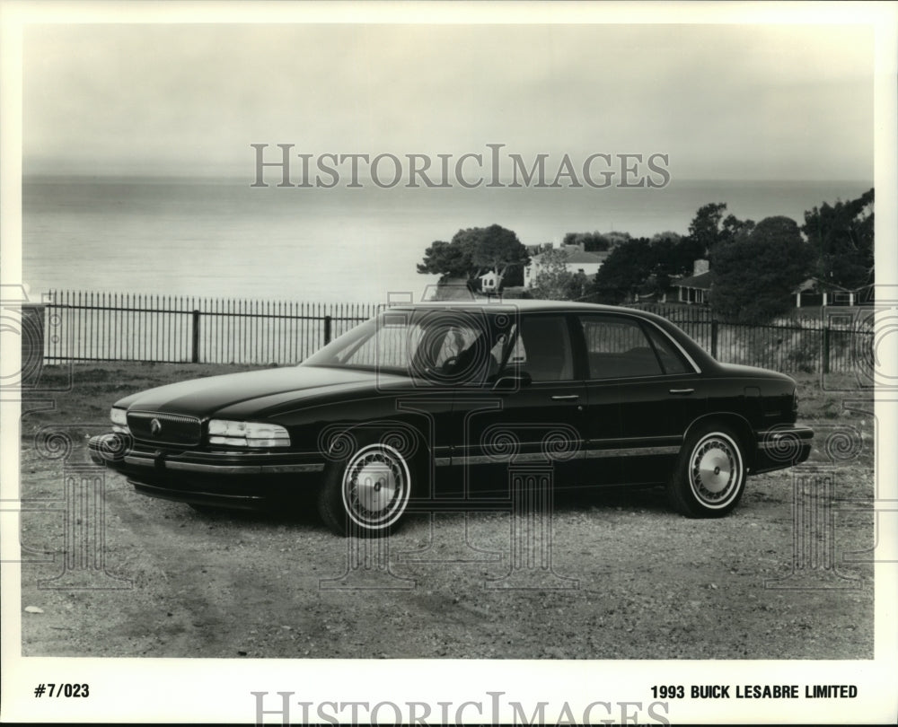 1993 Press Photo 1993 Buick LeSabre Limited Sedan - not00418-Historic Images