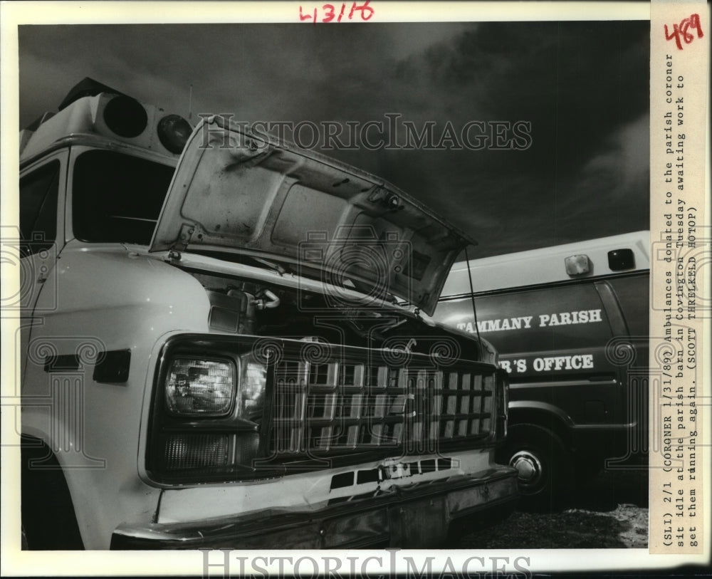 1989 Press Photo Ambulances donated to the parish coroner sit idle at Barn - Historic Images