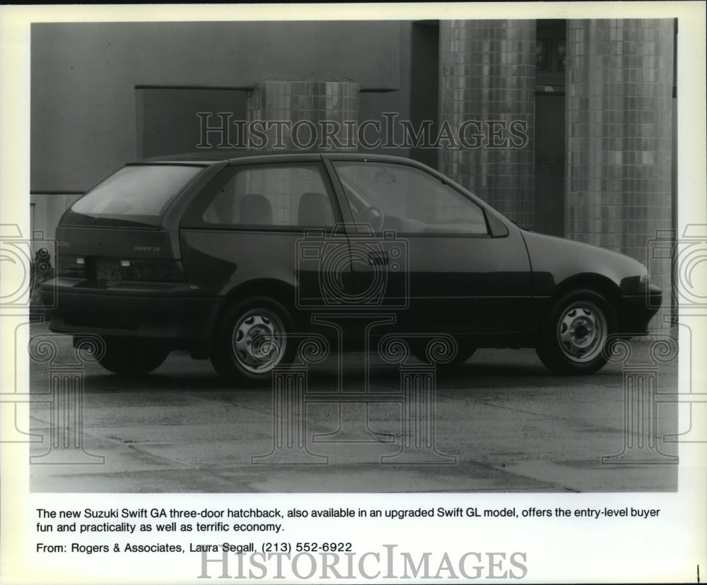 1989 Press Photo New Suzuki Swift GA three-door hatchback for entry-level buyer - Historic Images