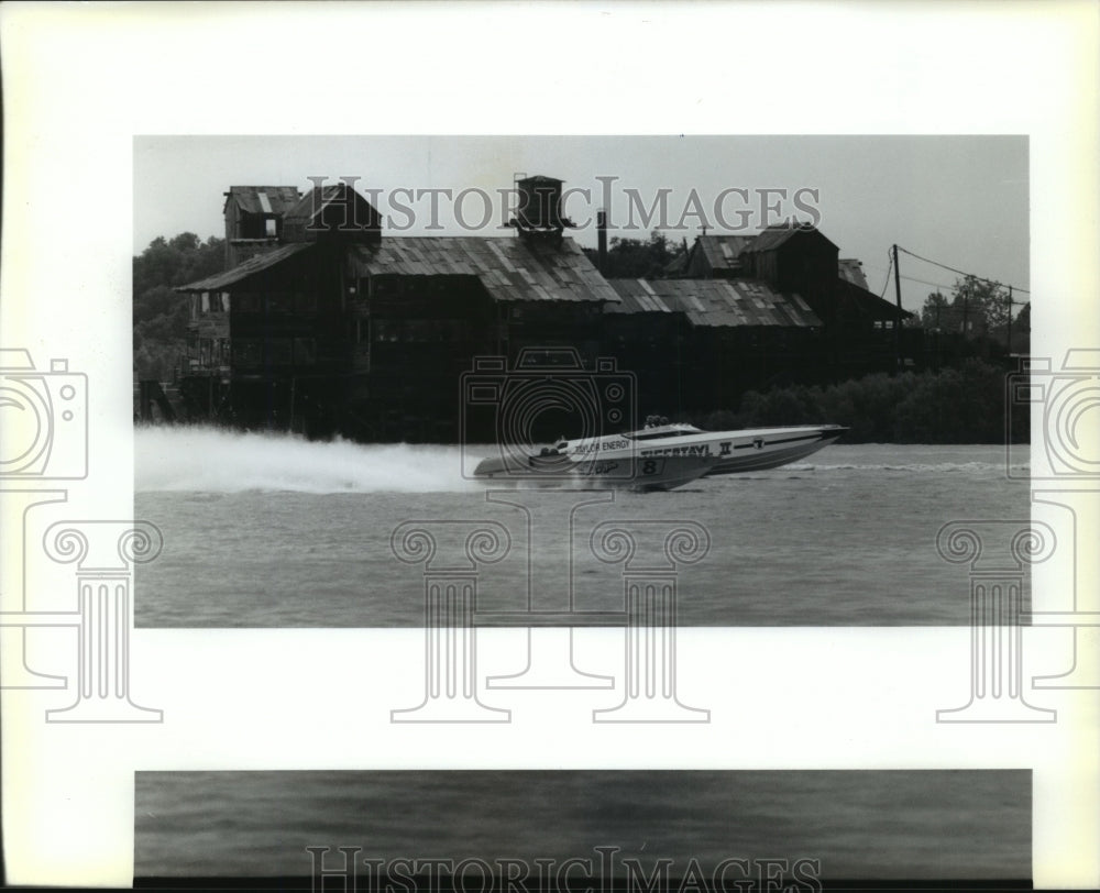 Press Photo Boats race in front of Algiers Landing Restaurant - not01138 - Historic Images