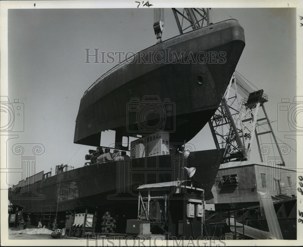 1978 Press Photo Ship under construction - largest oil field supply vessel-Historic Images