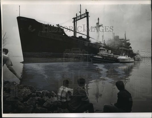 1968 U.S. Coast Guard Pumping Water on Freighter African Star ablaze-Historic Images