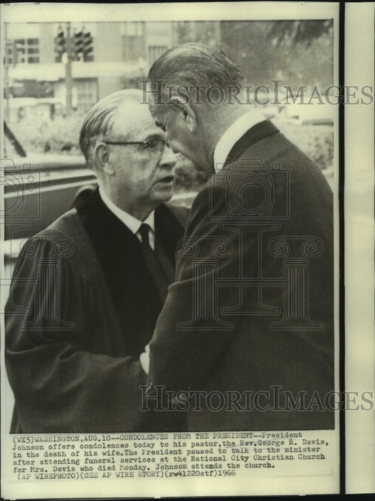 1966 Press Photo Reverend George R. Davis with President Johnson at Church-Historic Images