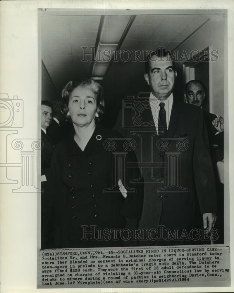 1964 Press Photo Socialites Mr. and Mrs. Francis E. Dutcher enter court-Historic Images