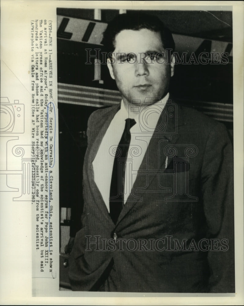 1963 Press Photo Dr. Sergio De Carvalho Arrives in Rome - not02029-Historic Images