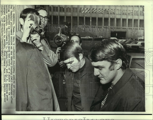 1971 Press Photo Policemen R.L. Davis & L.R. Skelton Charged with Murder - Historic Images