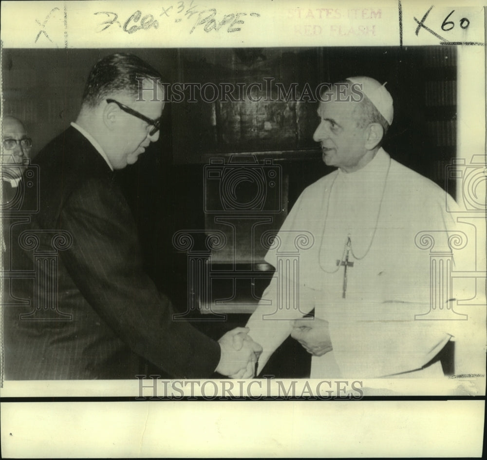 1969 Pope Paul Vi Shakes Hands with Israeli&#39;s Abba Eban - Historic Images