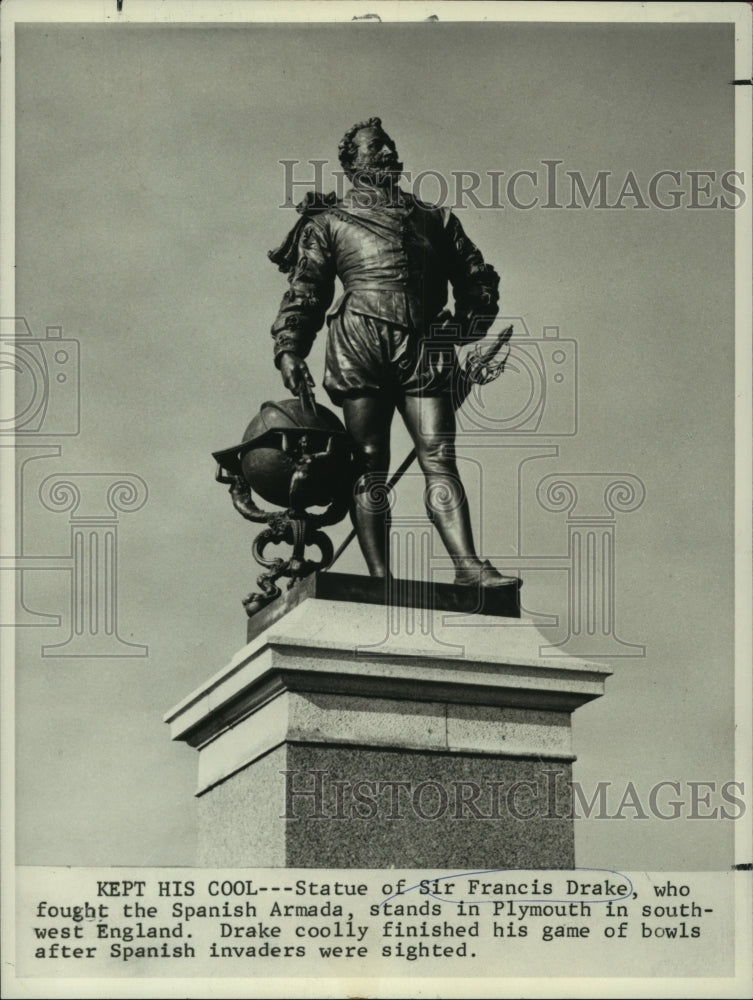 1976 Press Photo Statue of Sir Frances Drake in Plymouth, England - not02758-Historic Images