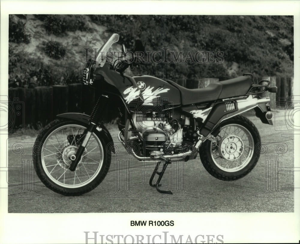 1994 Press Photo A new BMW R100GS motorcycle on the road - Historic Images