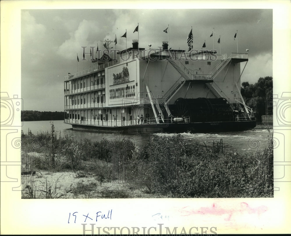 1994 Press Photo Boomtown Belle riverboat casino pictured in the Harvey Canal - Historic Images