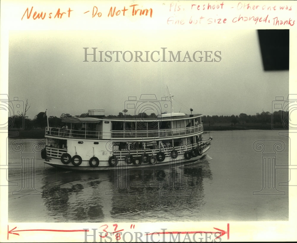 Press Photo Brazil-A passenger boat sails on the upper Amazon River - Historic Images